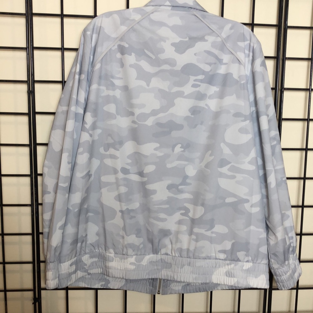 Chico’s Cammo Pattern Gray Lightweight Long Sleev… - image 7